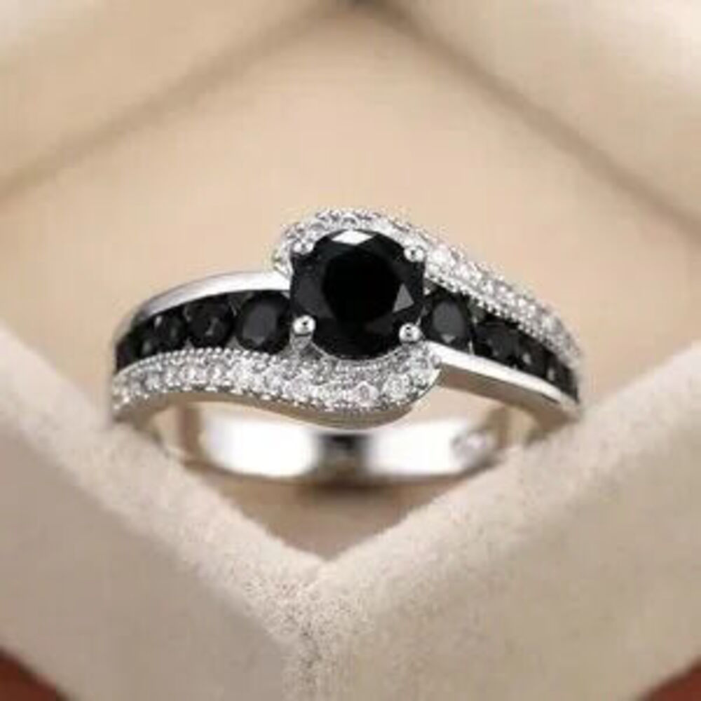 New Beautiful 925 Silver & White / Black Sapphire Ring